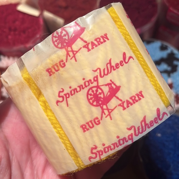 Vtg SPINNING WHEEL MARY MAXIM PreCut Latch Hook Rug yarn LOT 48 1-oz packs NEW - Picture 6 of 17